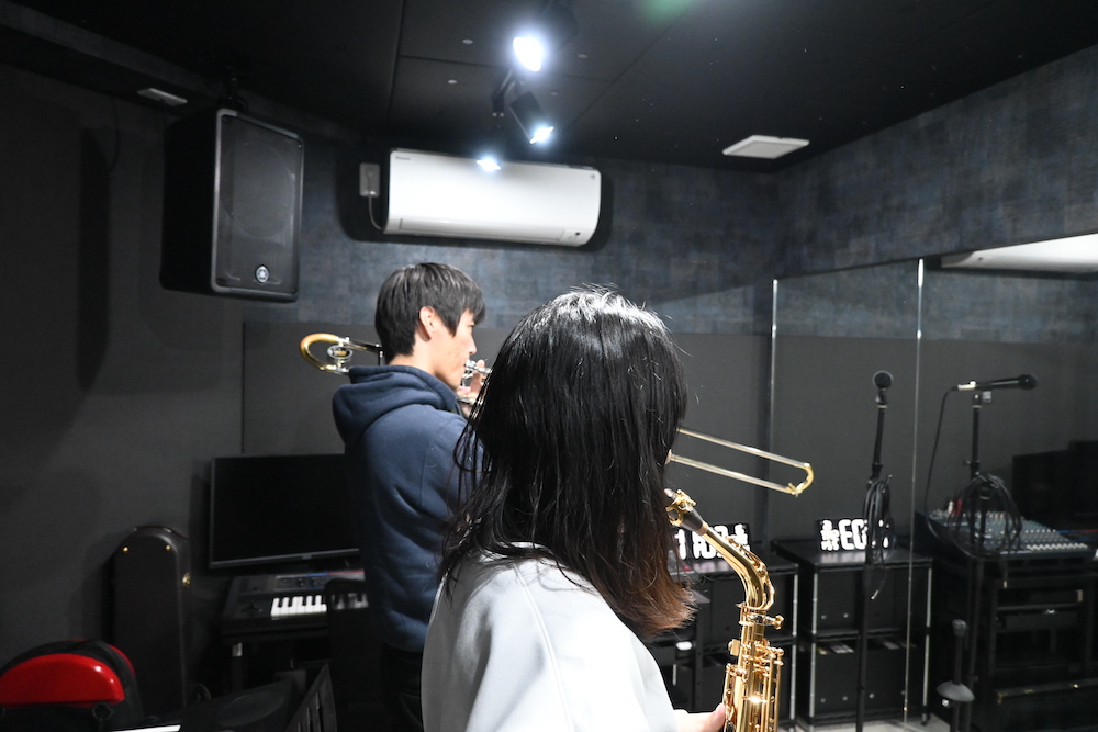 閑静な住宅街でも気軽に演奏できる、夫婦お気に入りのスタジオ